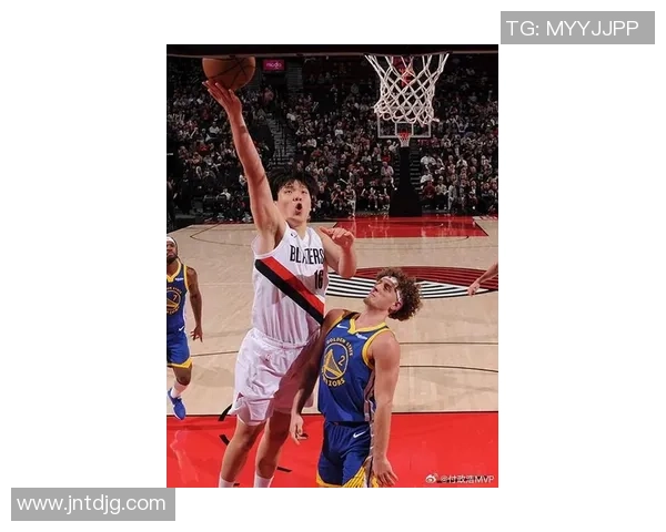 浓眉半场表现亮眼12投6中 罚球全中收获16分8板1助1断1帽